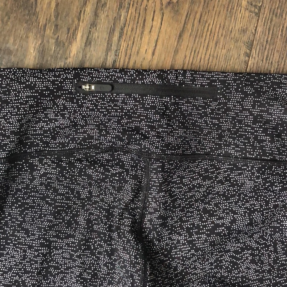 Lululemon Mid Rise Legging - Picture 5 of 6